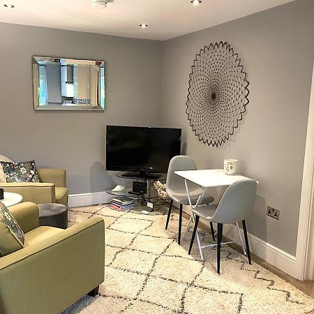 The Lodge Chester - Luxury Apartment For Two, With Free Parking! Hough Green Экстерьер фото