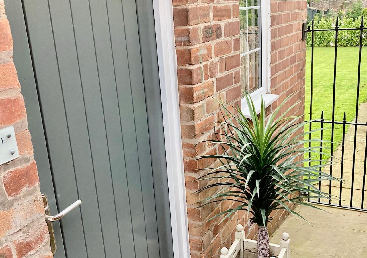 The Lodge Chester - Luxury Apartment For Two, With Free Parking! Hough Green Экстерьер фото