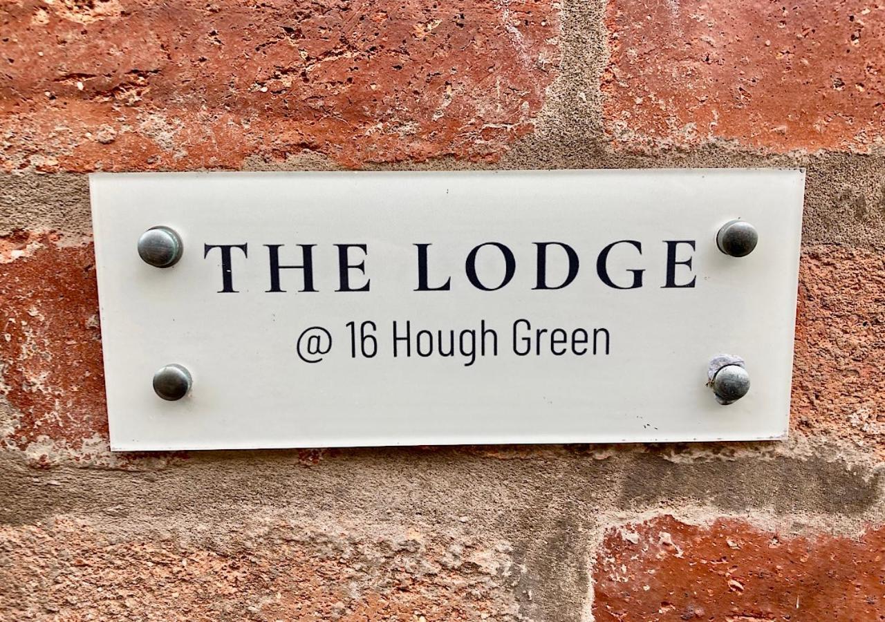 The Lodge Chester - Luxury Apartment For Two, With Free Parking! Hough Green Экстерьер фото