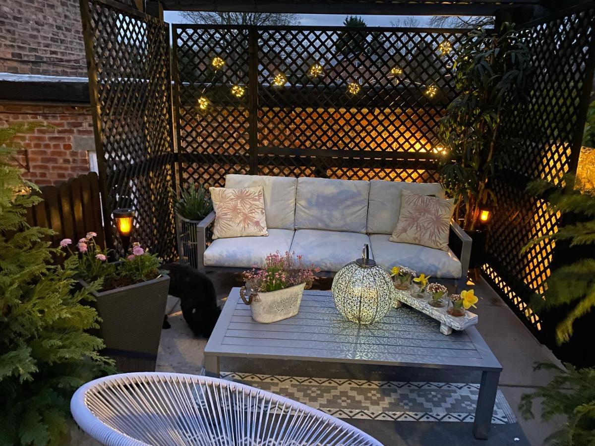 The Lodge Chester - Luxury Apartment For Two, With Free Parking! Hough Green Экстерьер фото